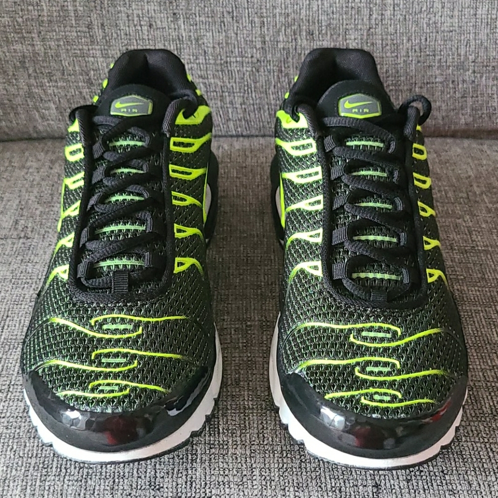 NIKE - AIR MAX PLUS (Black Volt) - Picture 6 of 10